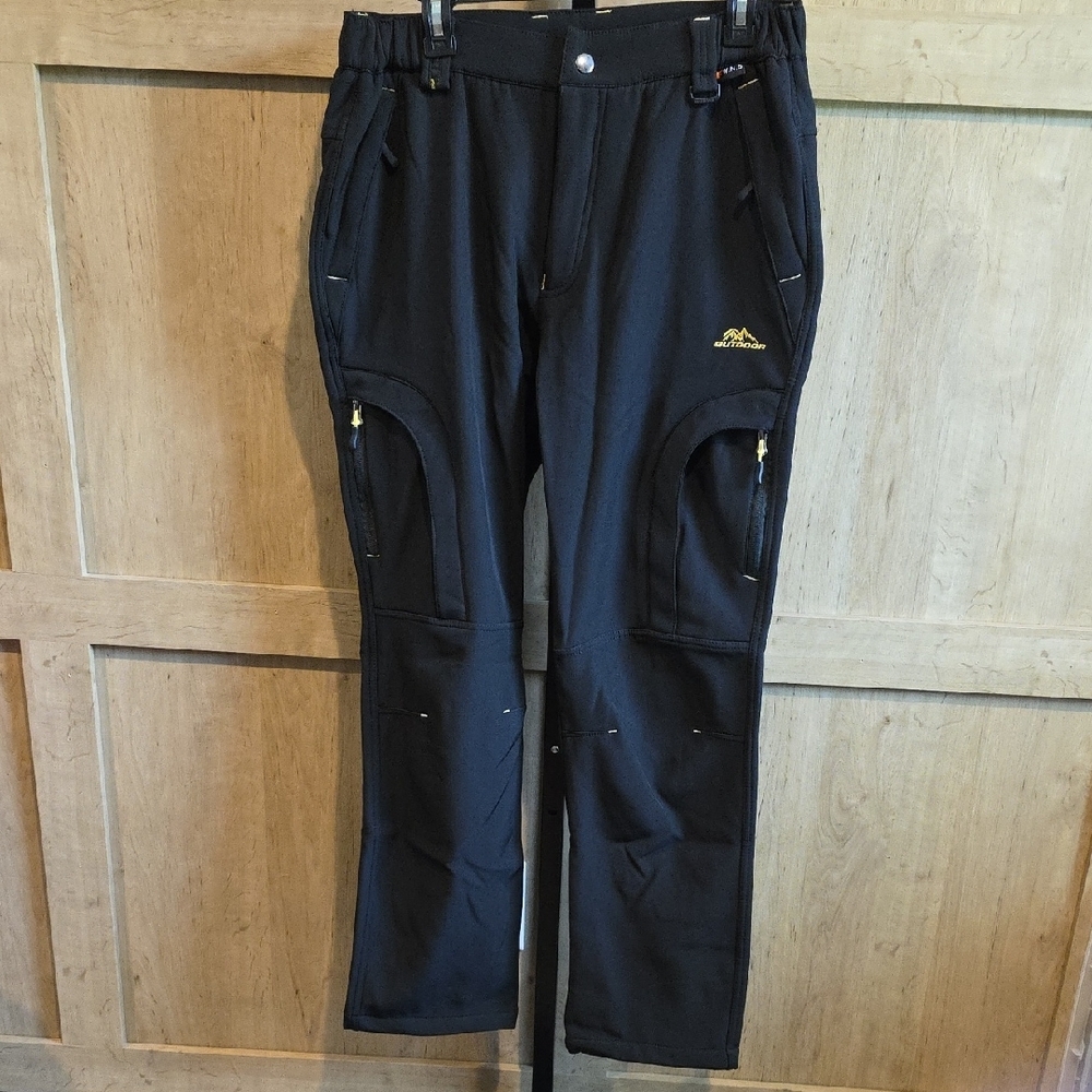 (J51) Mens Sz XL  Black Cargo Pants with Gold Accents